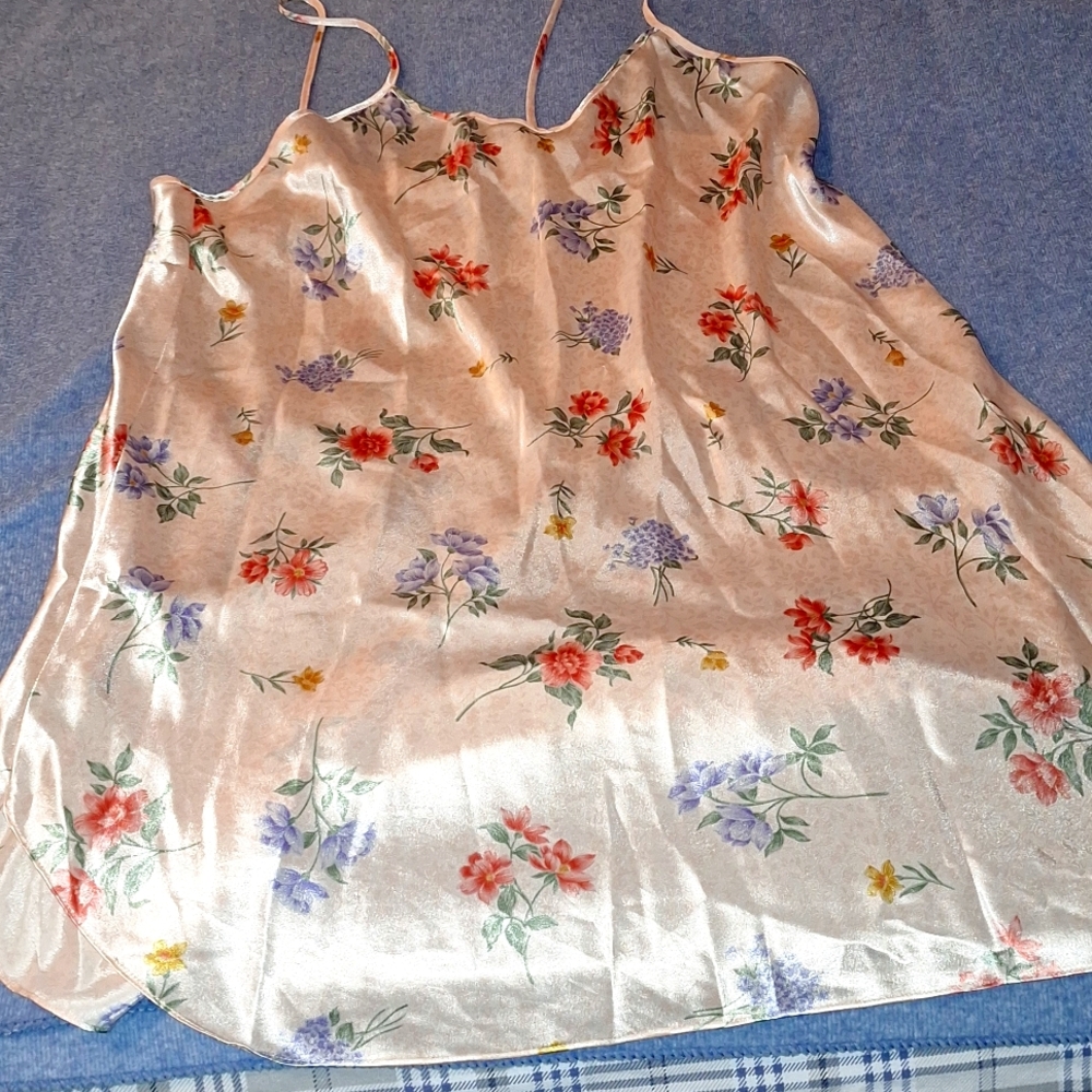 Dentelle matching camisole and robe with sash